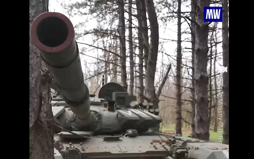 Xe tăng T-72 của Nga phục kích, nã pháo vào mục tiêu trên chiến trường Ukraine